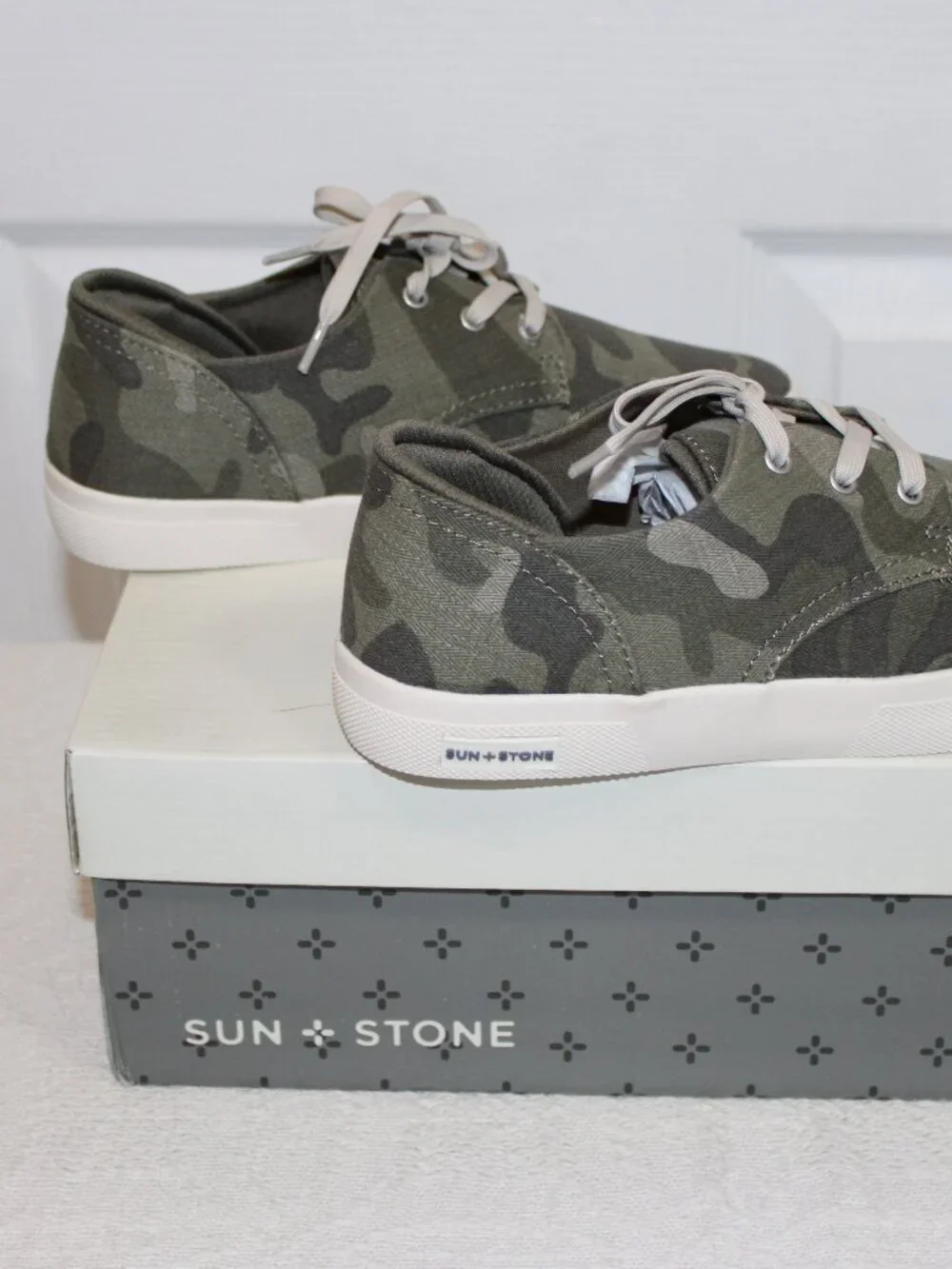 '***NEW*** Sun Stone Camo Sneakers - Little girls 2M